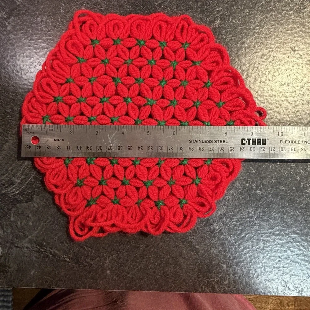 Vtg 4 Hand‎ Crocheted Star Red & Green Christmas Placemats & 2 Pot Holders